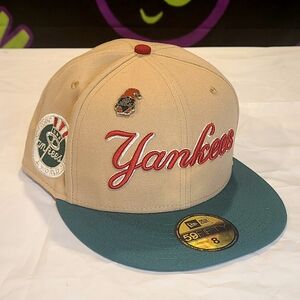 🔴SOLD🔴New Era 8 - Capsule Christmas Collection - New York Yankees